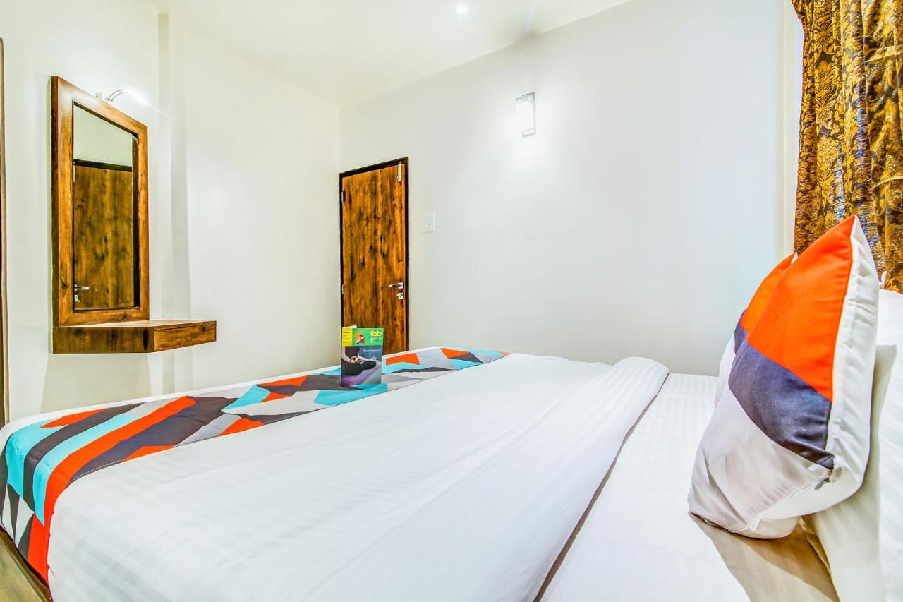 Hotel Fabexpress Raj Plaza 3*